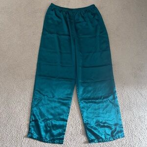 Gorgeous vintage gold tag Victoria’s Secret satiny green lounge pants medium